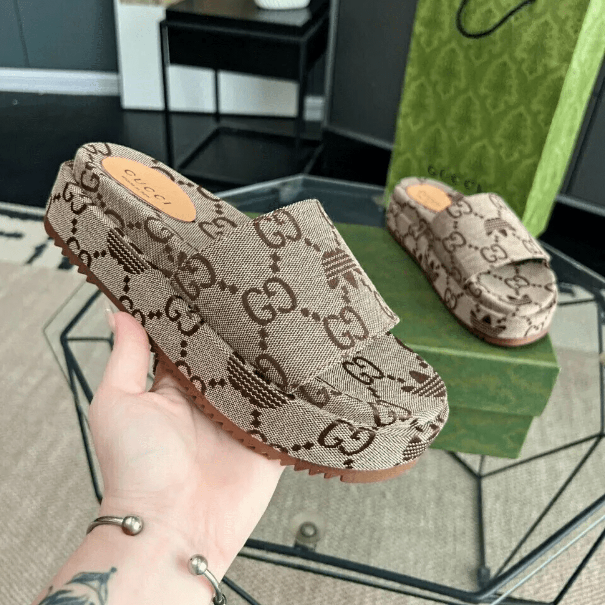 Gucci Dionysus Mini Tasche & Angelina Flache Sandalen Set – Beige Monogram