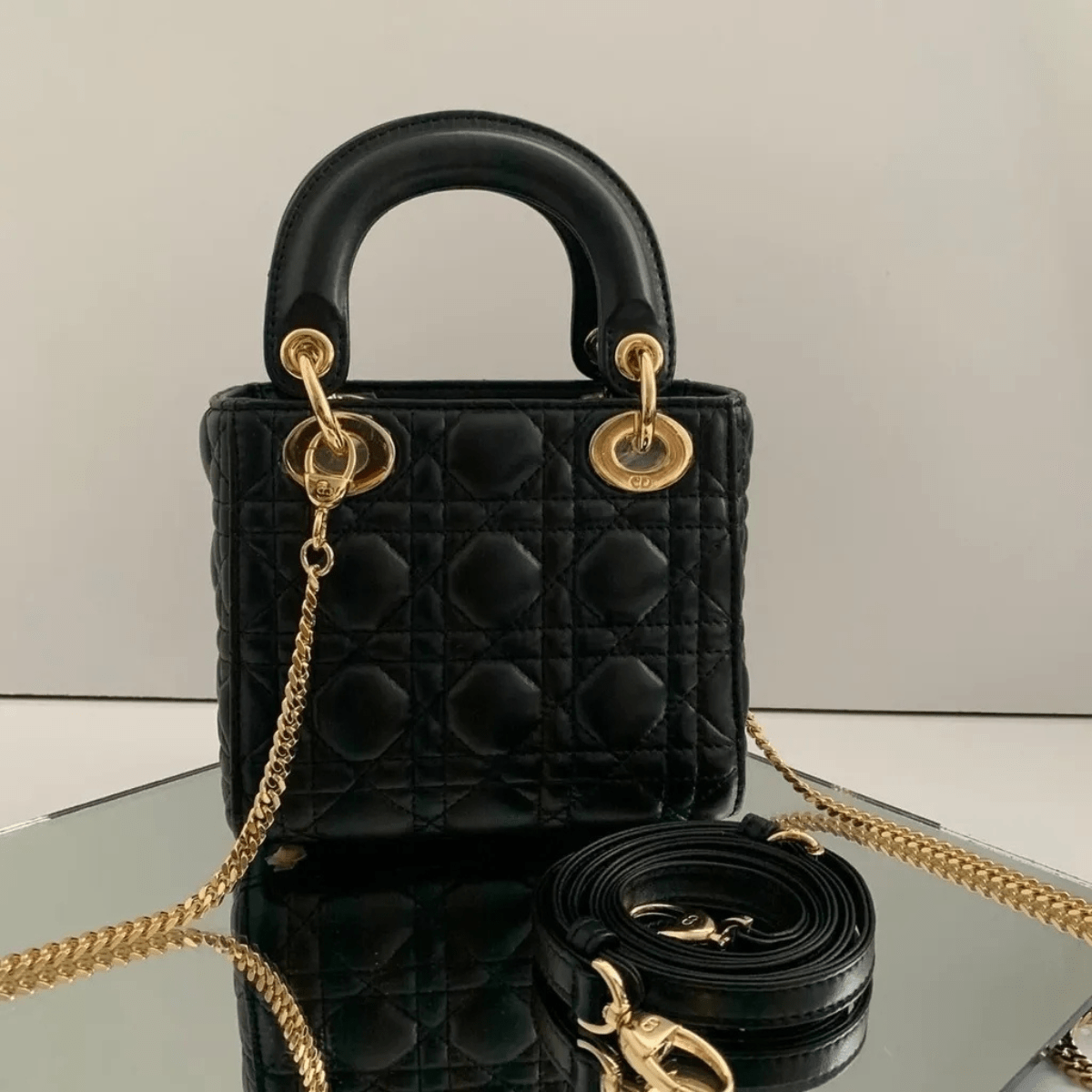 Dior – Set: Mini Lady Dior Tasche in Schwarz & Dior Chrono Sneaker