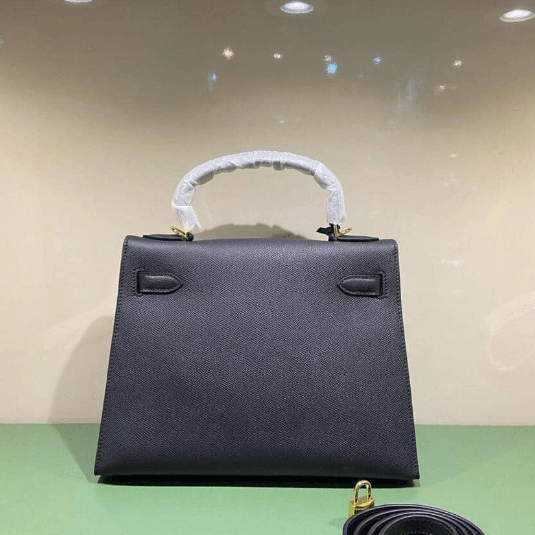 Hermès Kelly 25 Tasche mit goldener Hardware in Schwarz