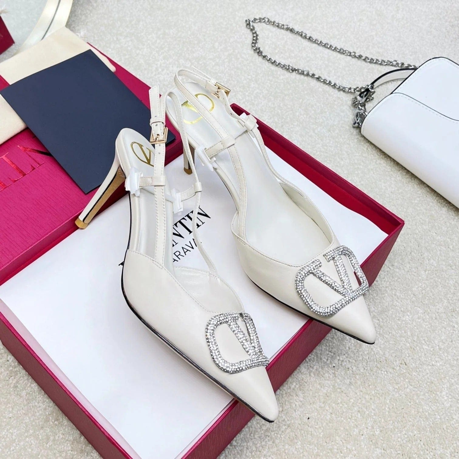 Valentino Garavani – VLogo Signature Diamond Slingbacks aus weißem Kalbsleder