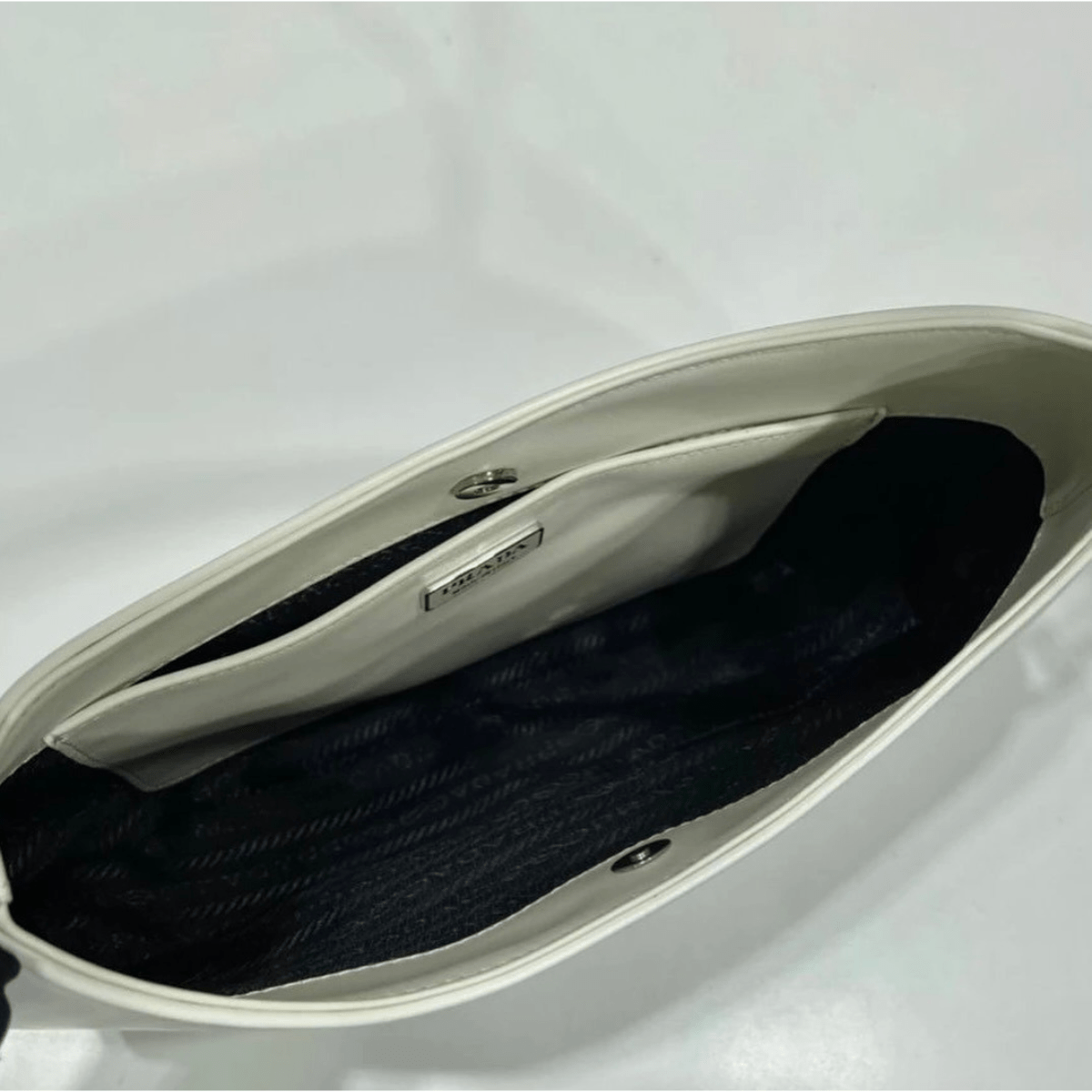 Prada – Cleo Schultertasche aus gebürstetem Leder