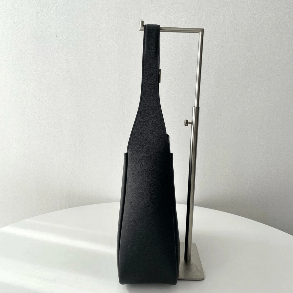 Yves Saint Laurent – Le 5 à 7 Bea Tasche aus genarbtem Leder