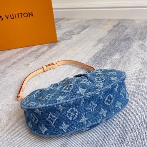 Pochette Valley by Louis Vuitton